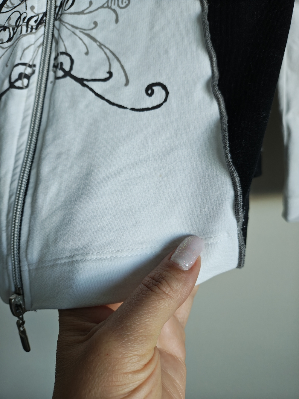 Y2K Ed Hardy Black & White Zip-Front Printed Sweatshirt - Picture 6 of 9
